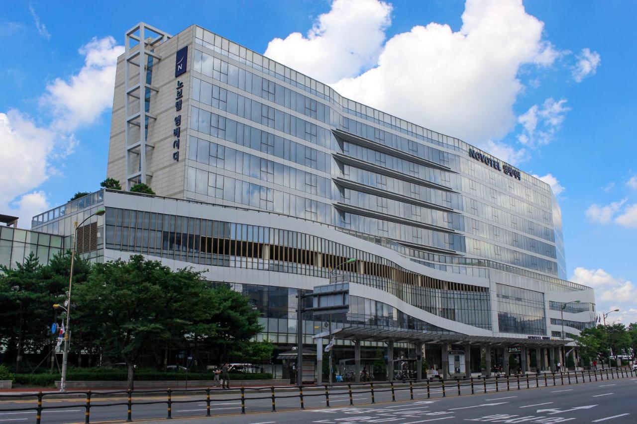 Novotel Ambassador Suwon Esterno foto