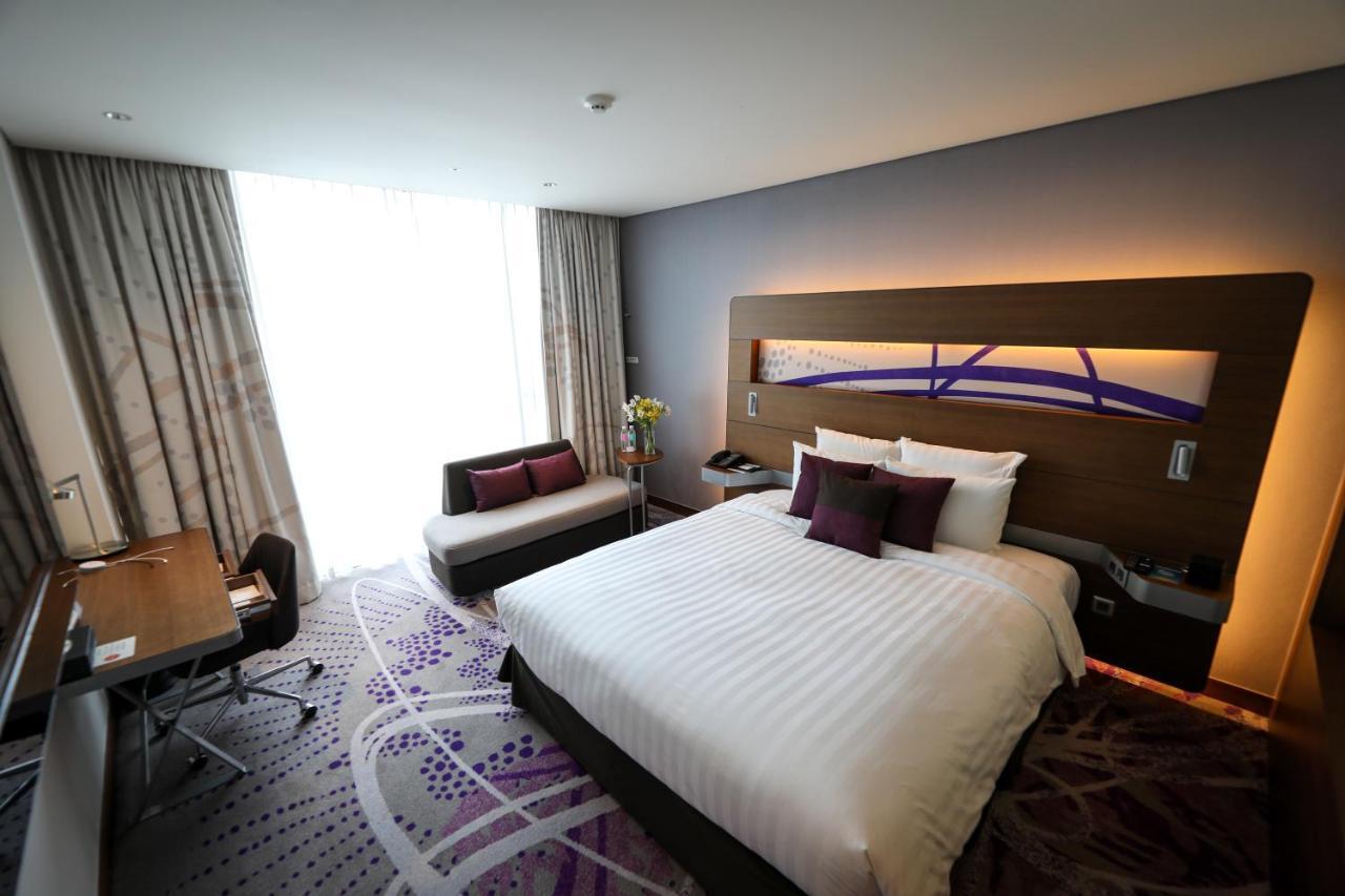 Novotel Ambassador Suwon Esterno foto