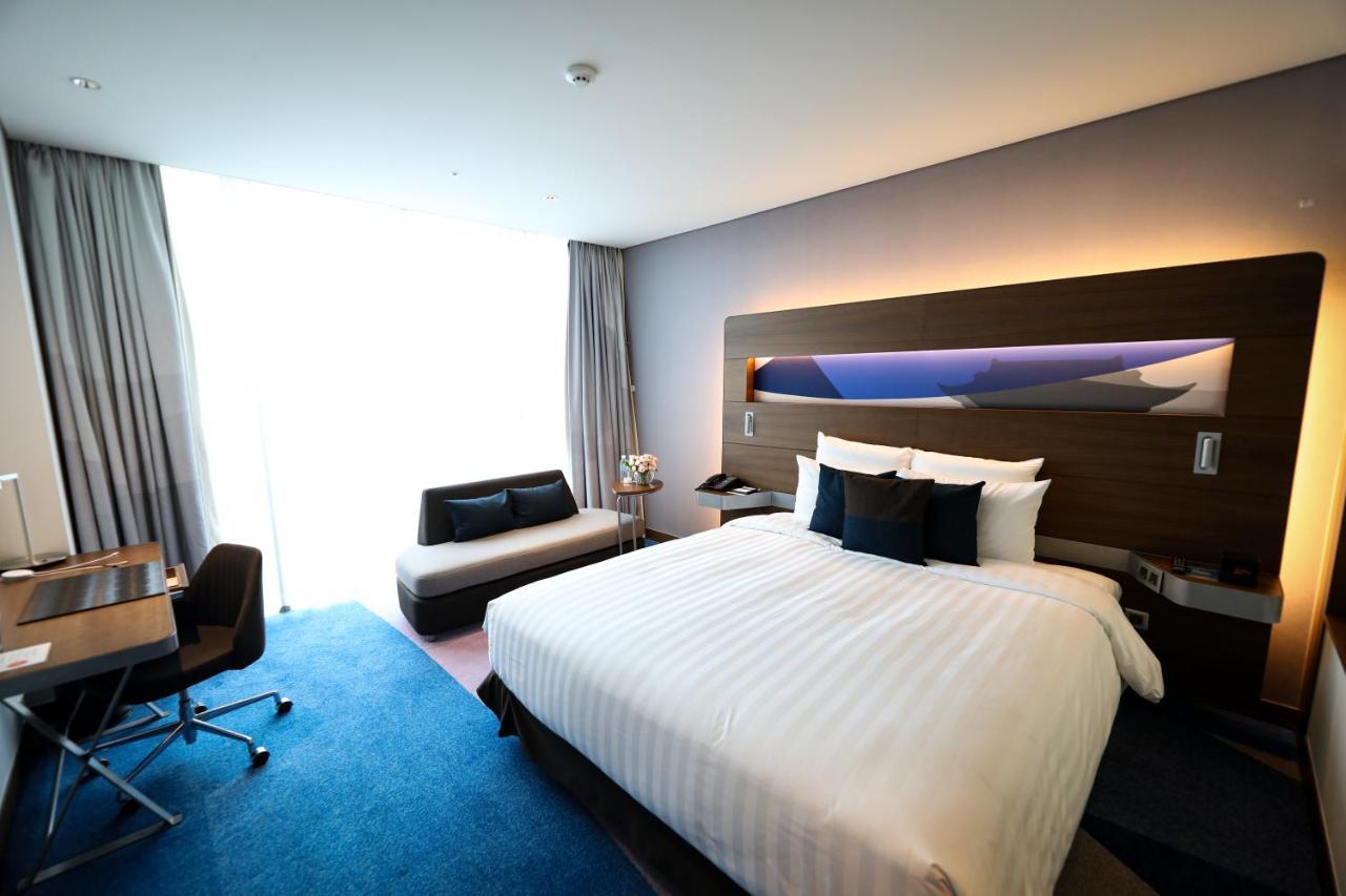 Novotel Ambassador Suwon Esterno foto