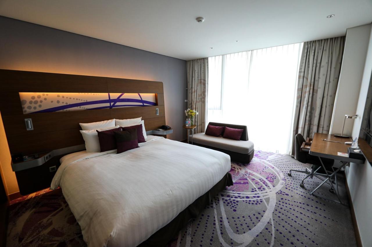Novotel Ambassador Suwon Esterno foto
