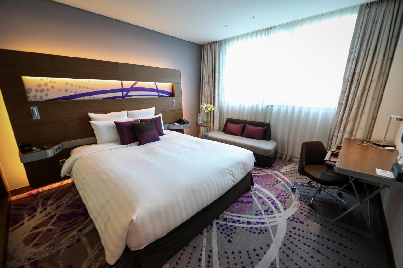 Novotel Ambassador Suwon Esterno foto