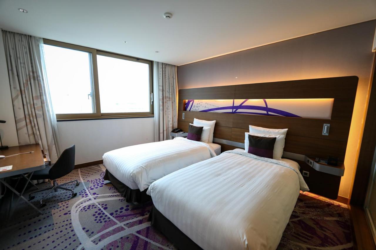 Novotel Ambassador Suwon Esterno foto