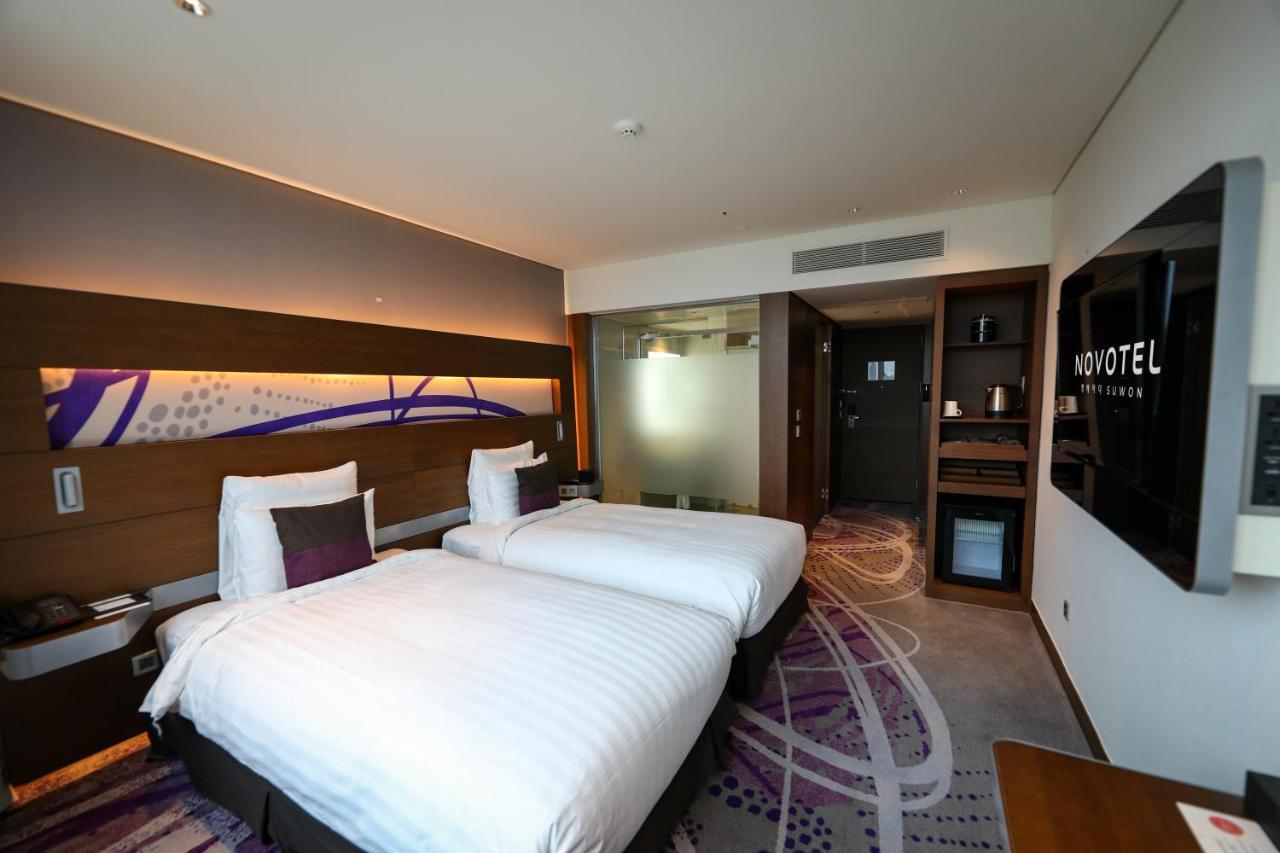 Novotel Ambassador Suwon Esterno foto