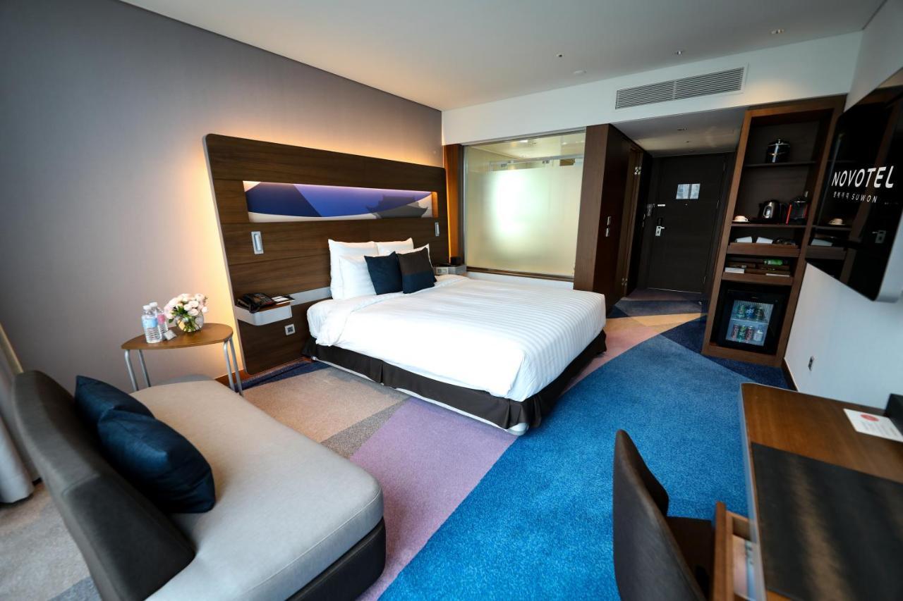 Novotel Ambassador Suwon Esterno foto