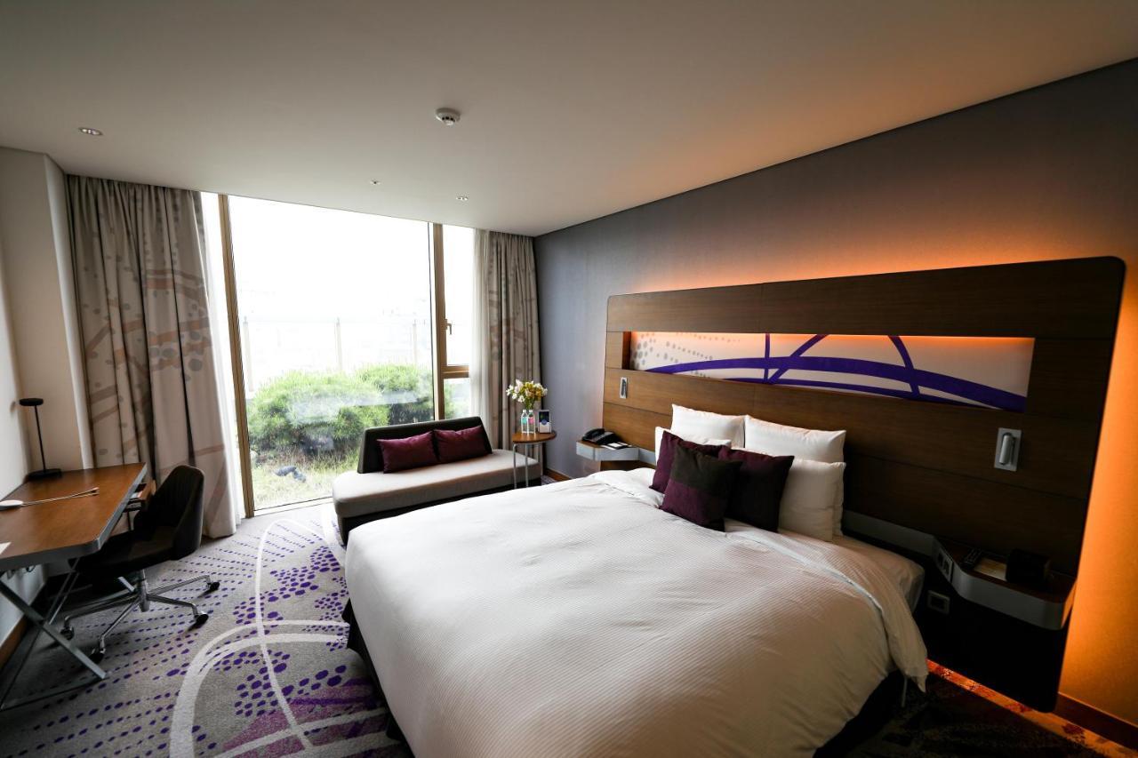Novotel Ambassador Suwon Esterno foto
