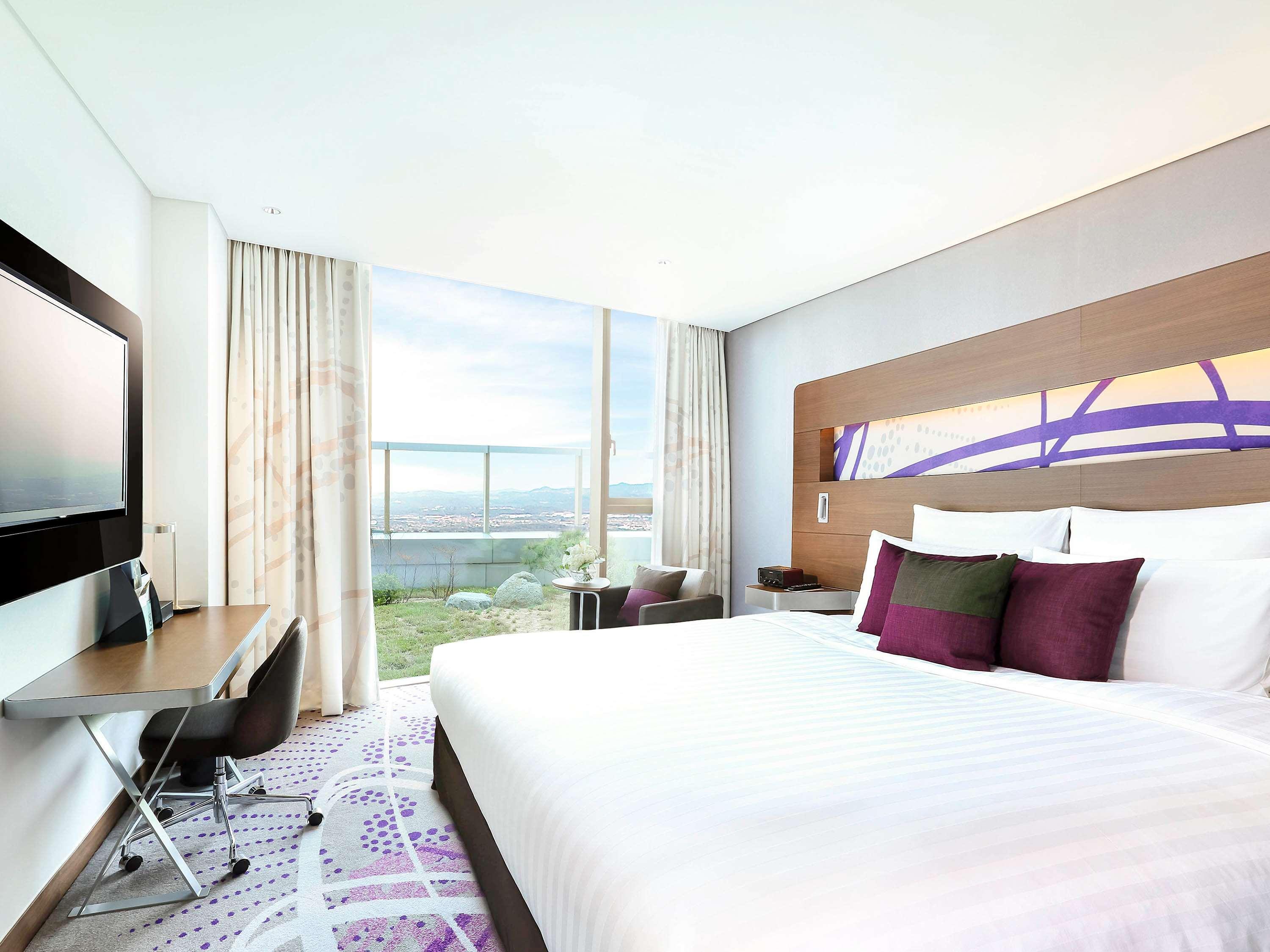 Novotel Ambassador Suwon Esterno foto