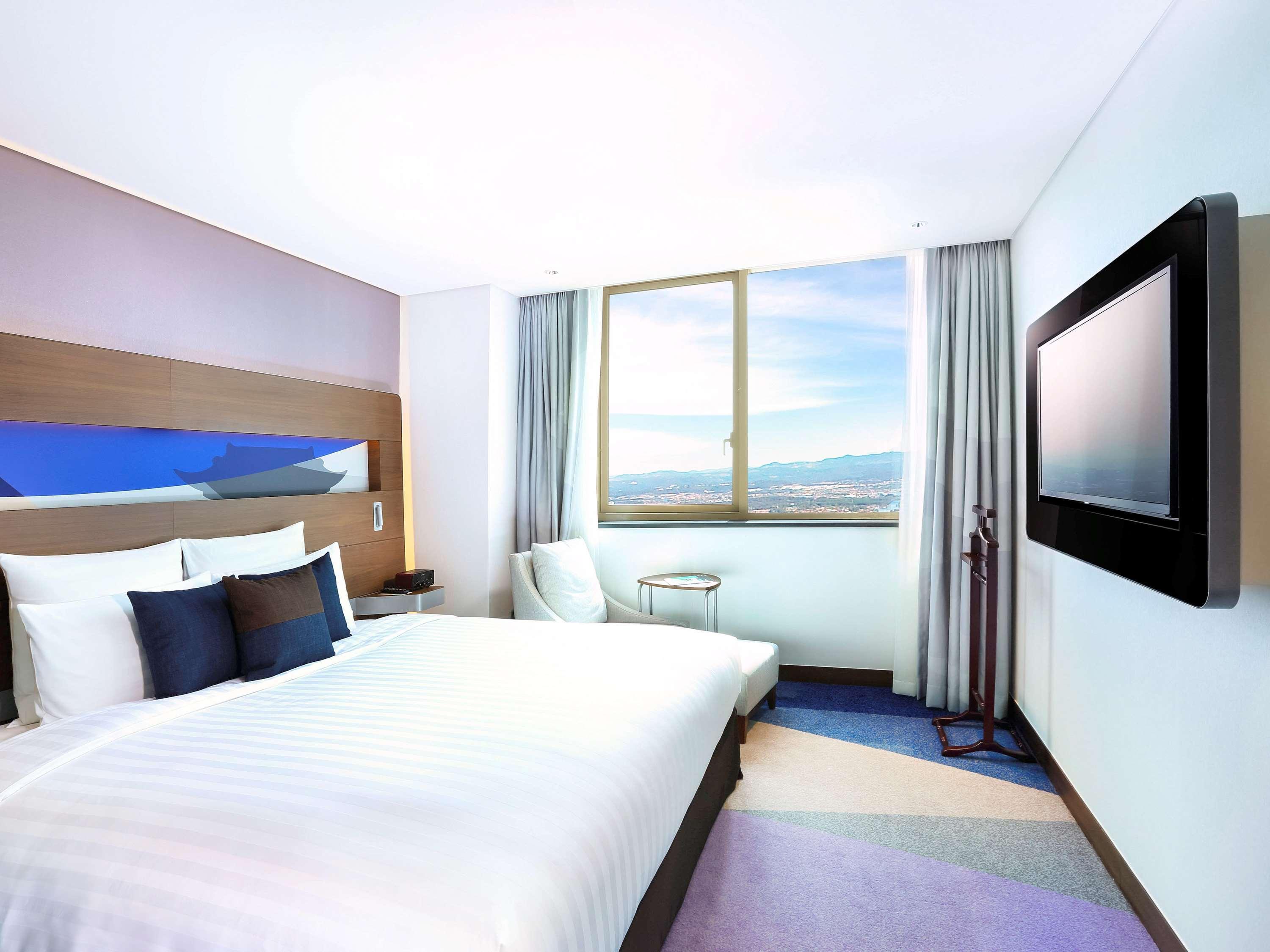 Novotel Ambassador Suwon Esterno foto