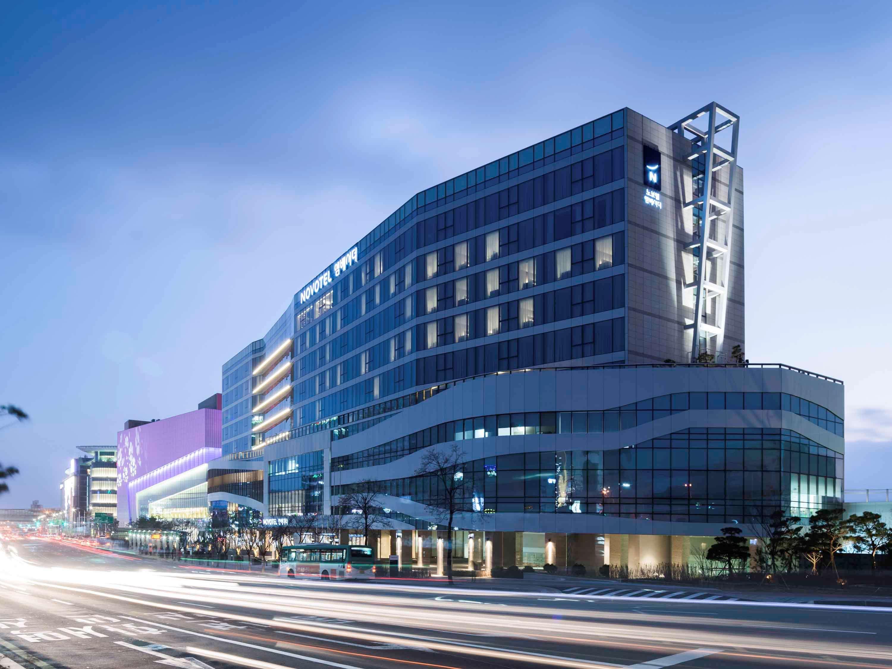 Novotel Ambassador Suwon Esterno foto