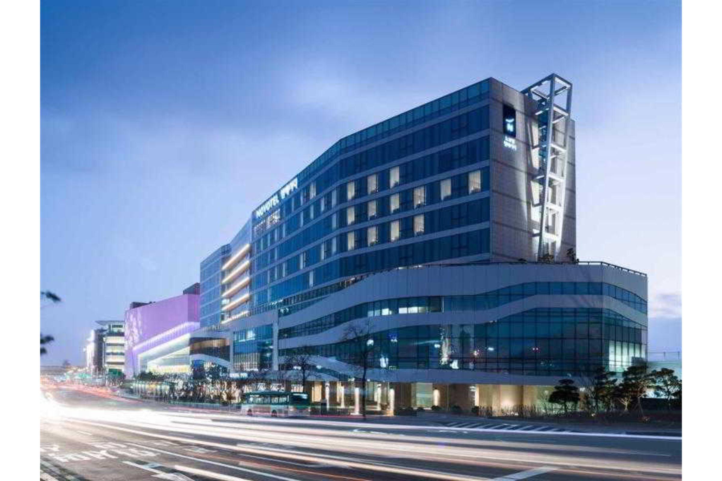 Novotel Ambassador Suwon Esterno foto