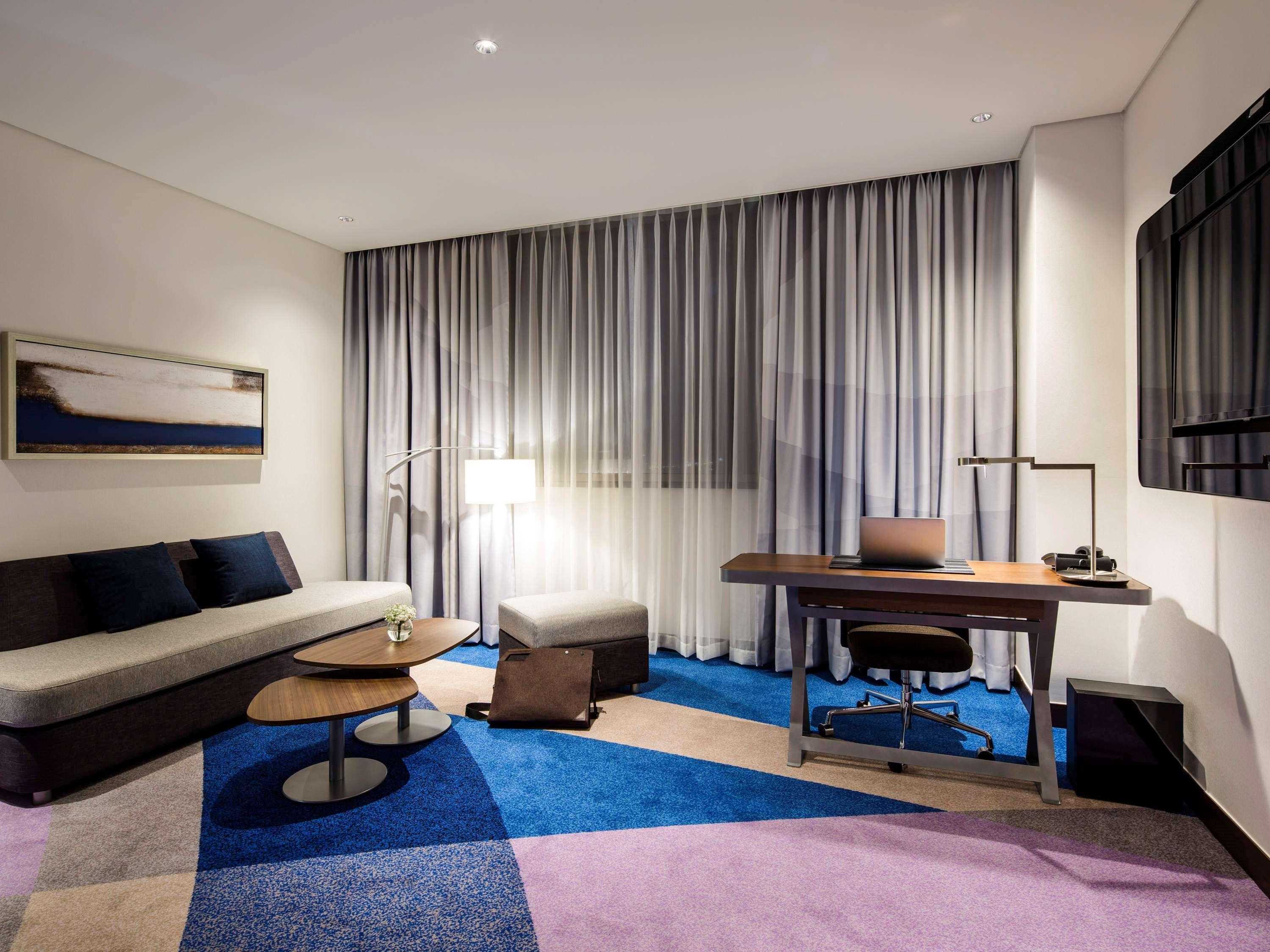 Novotel Ambassador Suwon Esterno foto