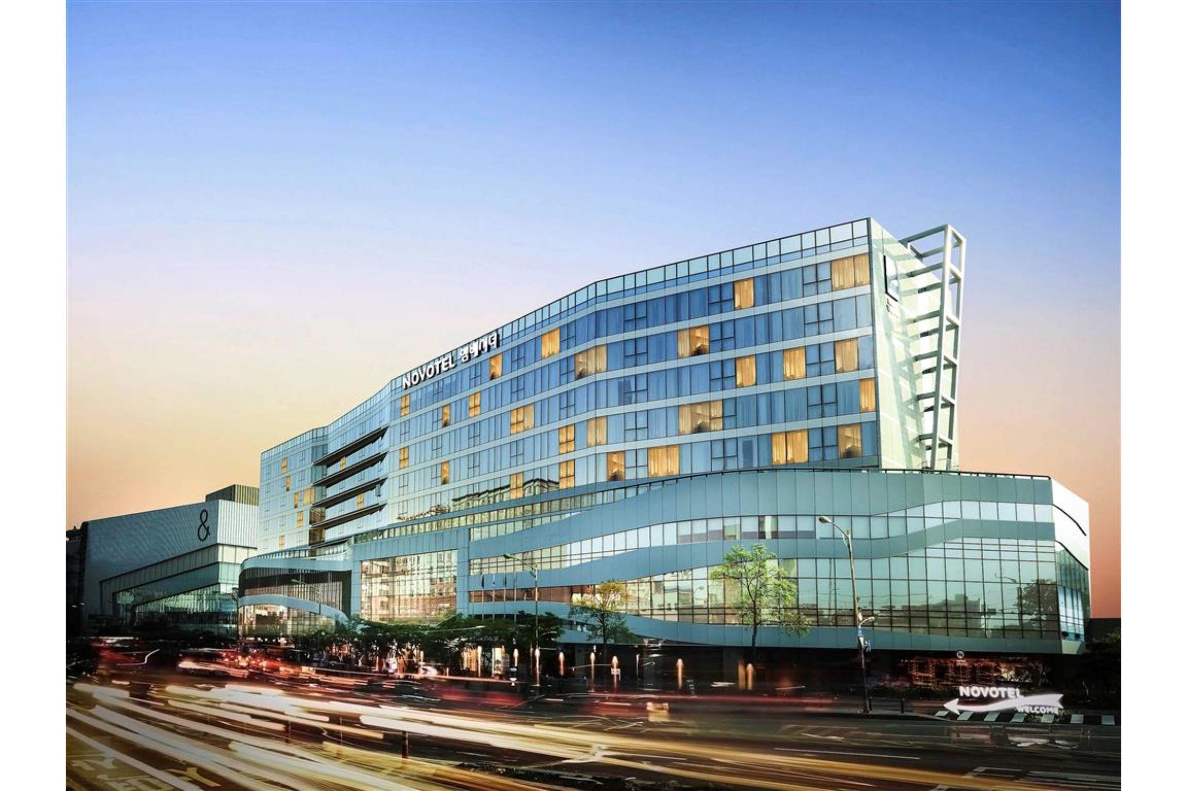 Novotel Ambassador Suwon Esterno foto