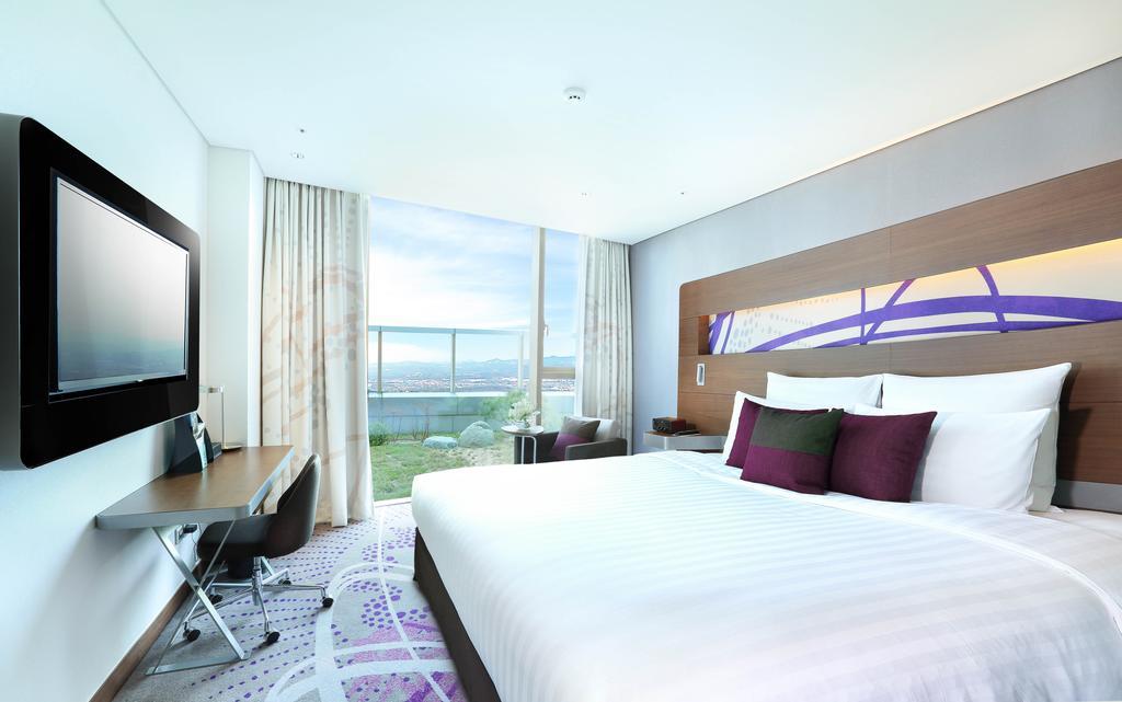 Novotel Ambassador Suwon Esterno foto