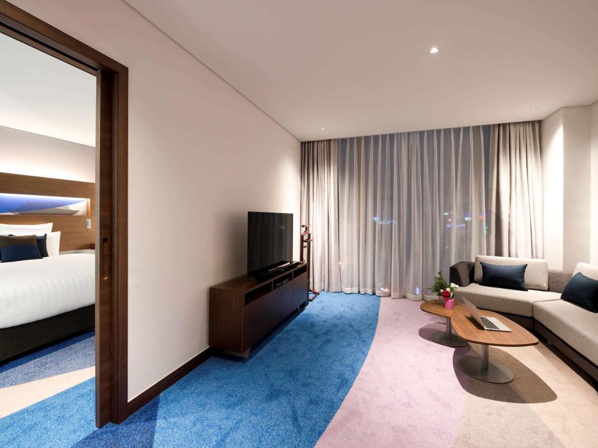 Novotel Ambassador Suwon Esterno foto