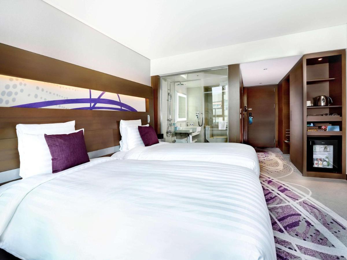 Novotel Ambassador Suwon Esterno foto